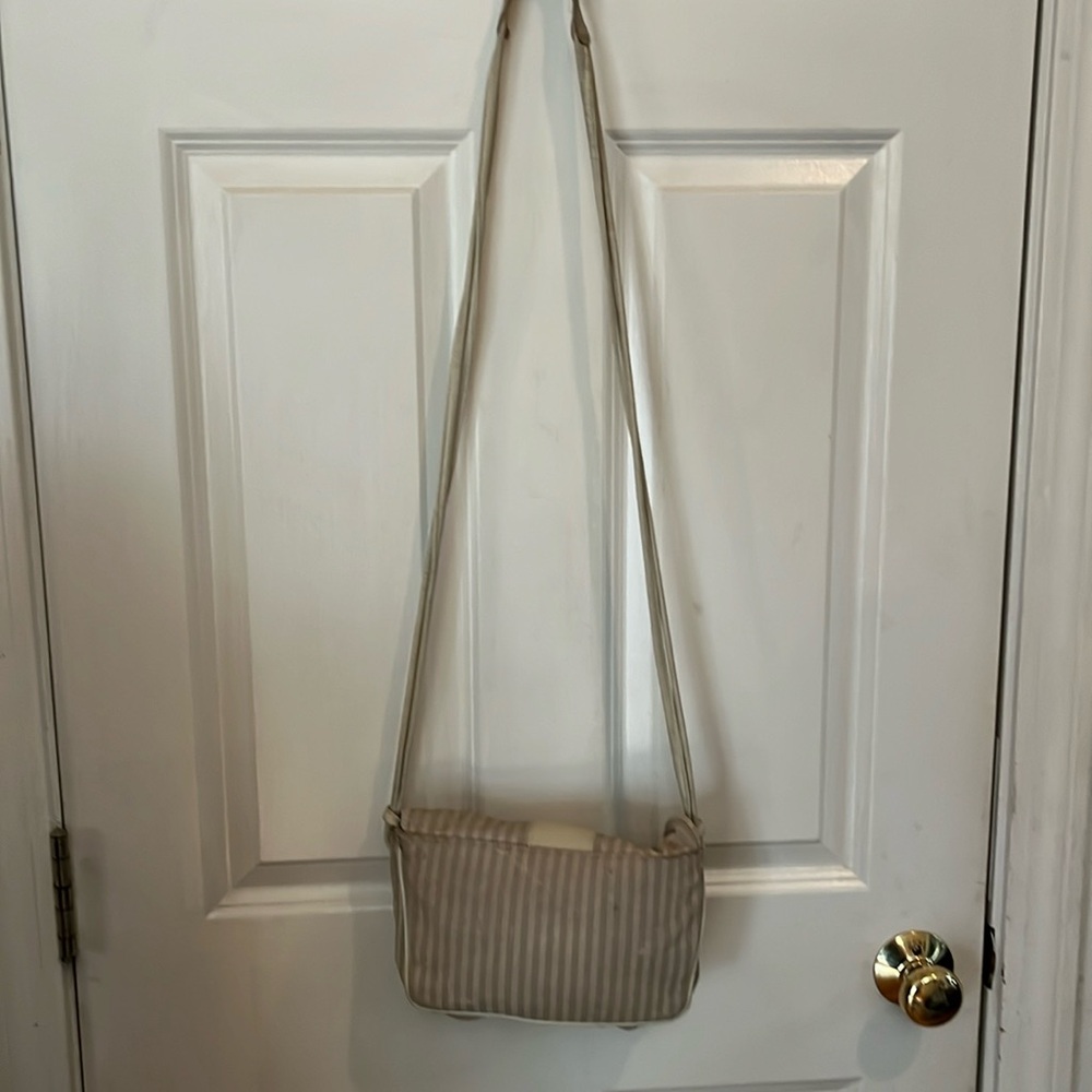 FENDI ivory striped crossbody bag perfect inside with zip pocket snap closure - Picture 3 of 13